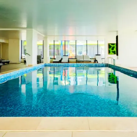 Appartement Luxury Family Azizi - Pool & Promenada