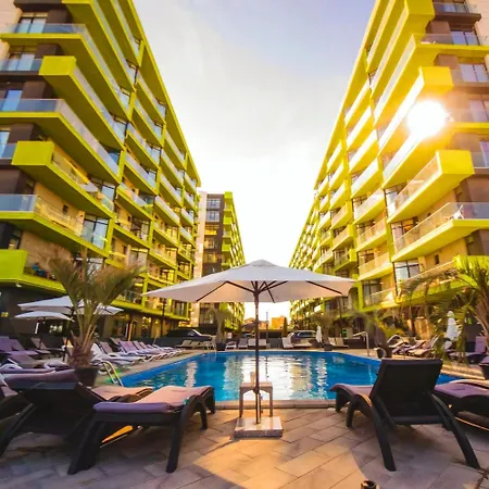 Luxury Family Azizi - Pool & Promenada