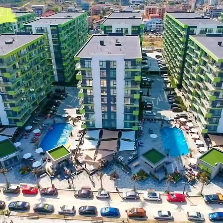 Luxury Family Azizi - Pool & Promenada Năvodari